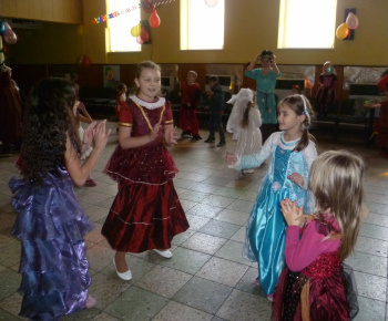 Školstvo / Karneval v Chotči - foto