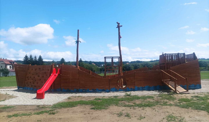 Výstavba detského inkluzívneho ihriska RODINKA v obci Chotča