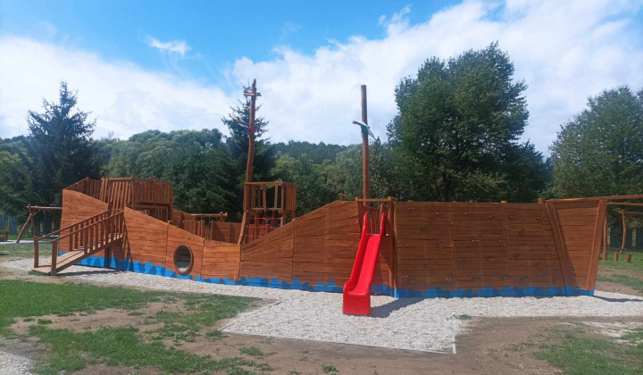 Výstavba detského inkluzívneho ihriska RODINKA v obci Chotča