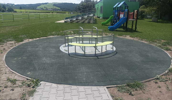 Výstavba detského inkluzívneho ihriska RODINKA v obci Chotča